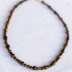 Χειροποίητο κολιέ με ημιπολύτιμές καφέ πέτρες μάτι τίγρης